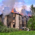 FOTOD | Järvamaal süttis põlema mahajäetud maja