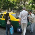 "Не могу поверить своему счастью!" Тайский таксист вернул туристу забытую сумку с 10000 долларов