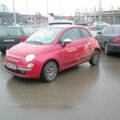 FOTOD: Viimsis valis punase väikeauto juht parkimiseks eriti imeliku koha