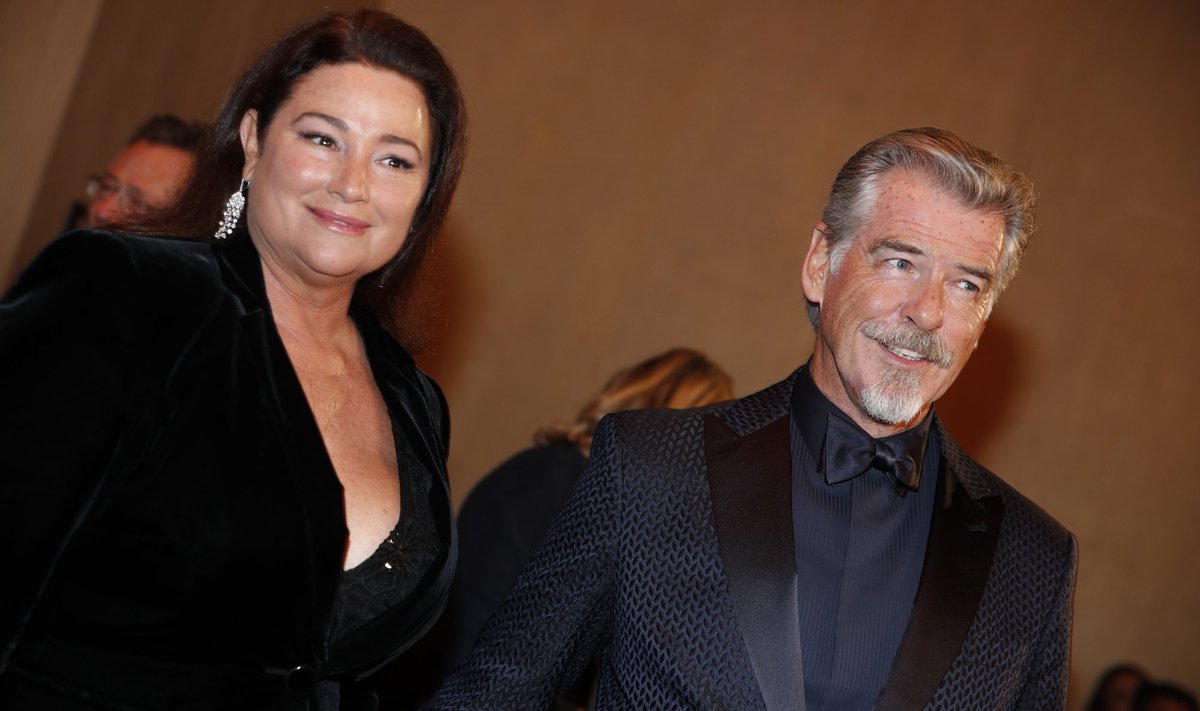 77th Golden Globe Awards - Photo Room - Beverly Hills, California, U.S., January 5, 2020 - Keely Shaye Smith and Pierce Brosnan