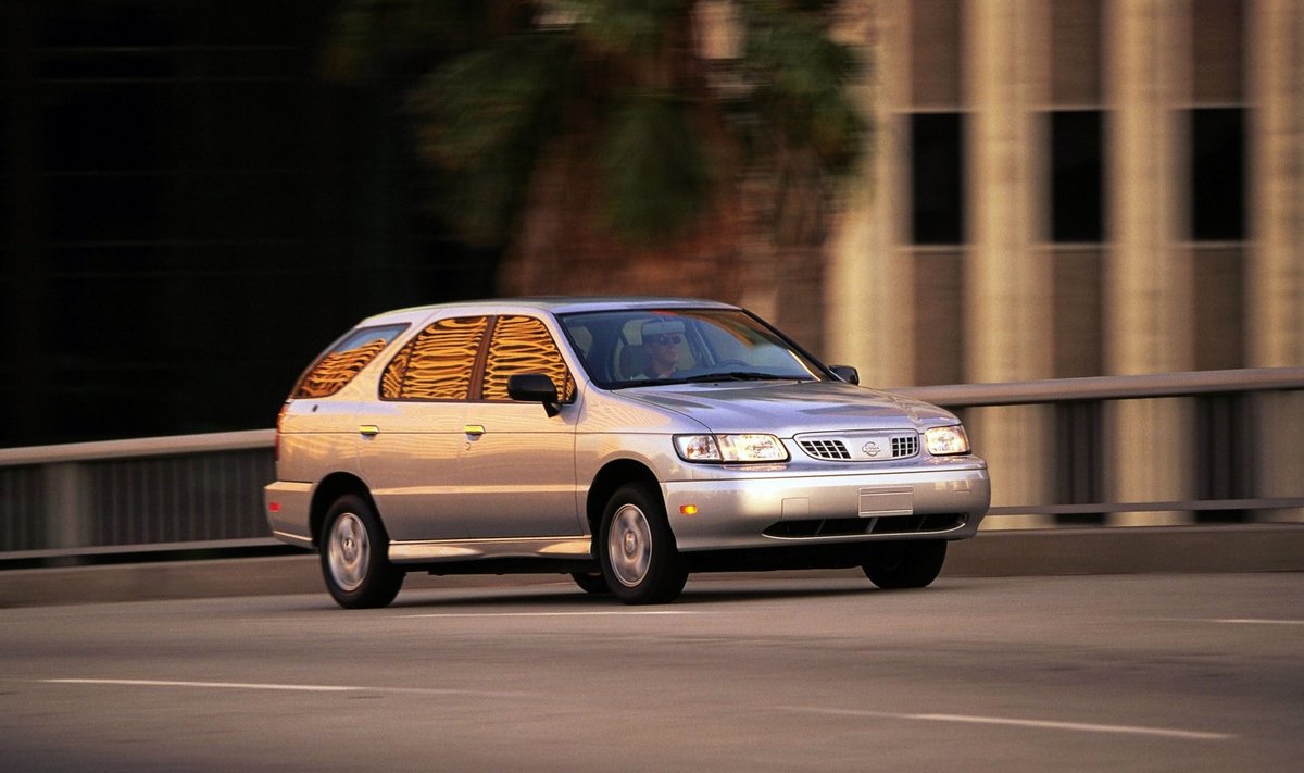 Elektriline mahtuniversaali Nissan Altra esmaesitlus oli 1997. aastal Los Angeleses