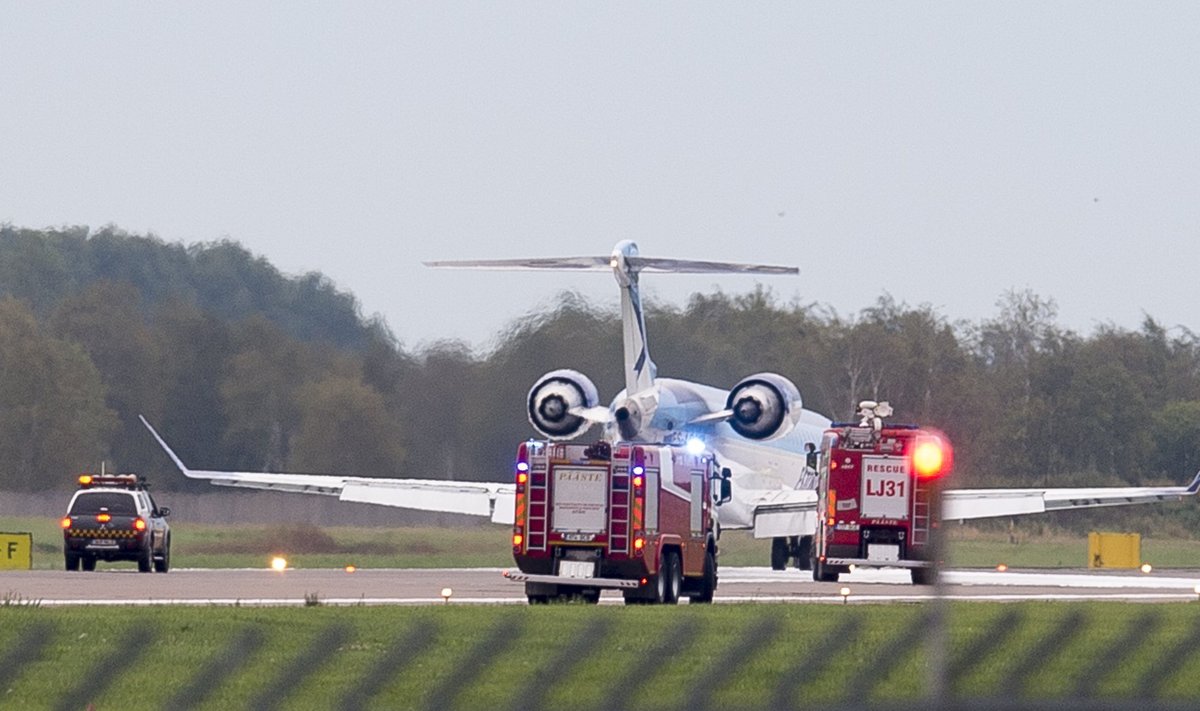 Päästeamet kuulutas välja kõrgeima kategooria hädaolukorra ja saatis päästeautod maandumise turvamiseks lennujaama.