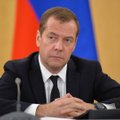 Медведев: необходимо поменять всю систему госуправления в стране