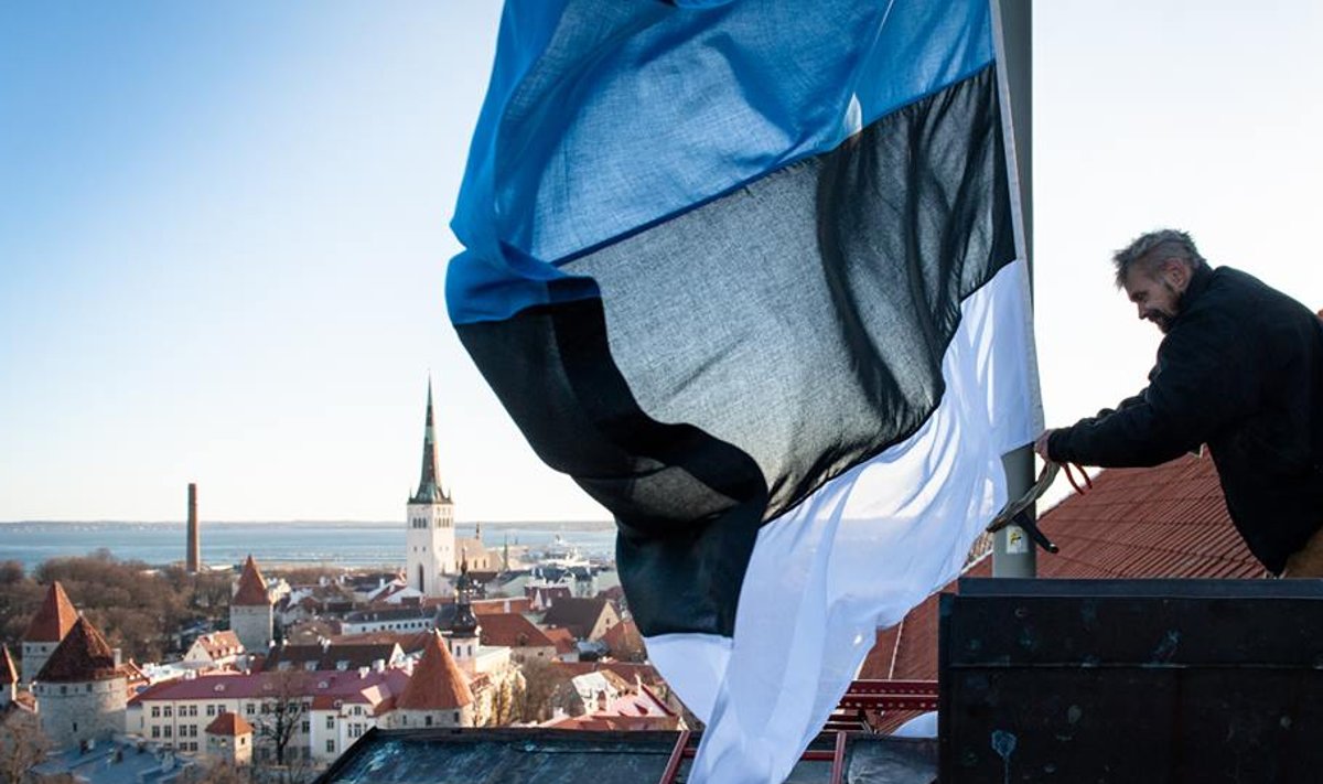 Ansipile kingiti Stenbocki maja katusel lehvinud lipp