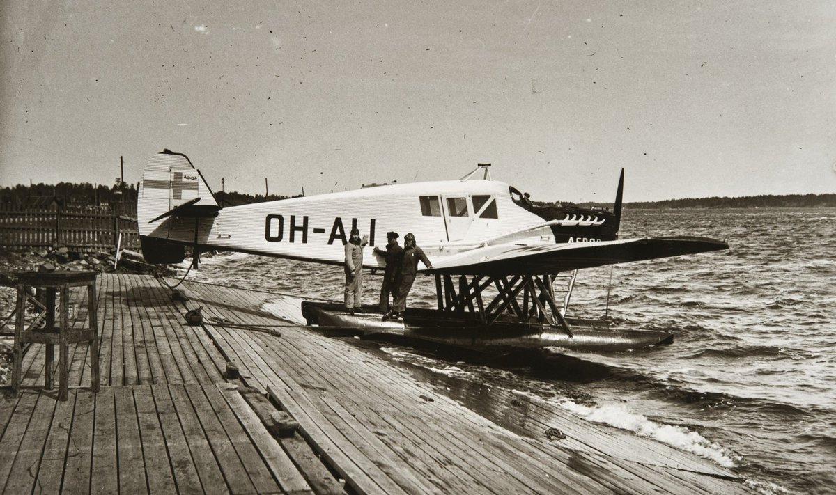 HUKKUS SOOME LAHEL: Tallinna-Helsingi liinil lennanud reisilennuk Junkers OH-ALI Katajanokka lennusadamas Helsingis 1931.