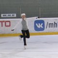 ВИДЕО | "Нет никакой разницы в тренировках". Как 11-летняя фигуристка с синдромом Дауна из Латвии готовится к Специальной Олимпиаде