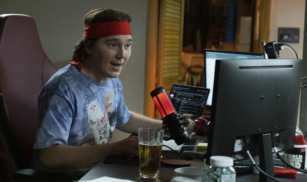 FINANTSGEENIUS: Tavaline kutt Keith Gill (Paul Dano) satub börsihaide maailma.