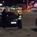 ФОТО: Приехавшие ночью в Sikupilli Prisma клиенты получили штраф за парковку. Почему?