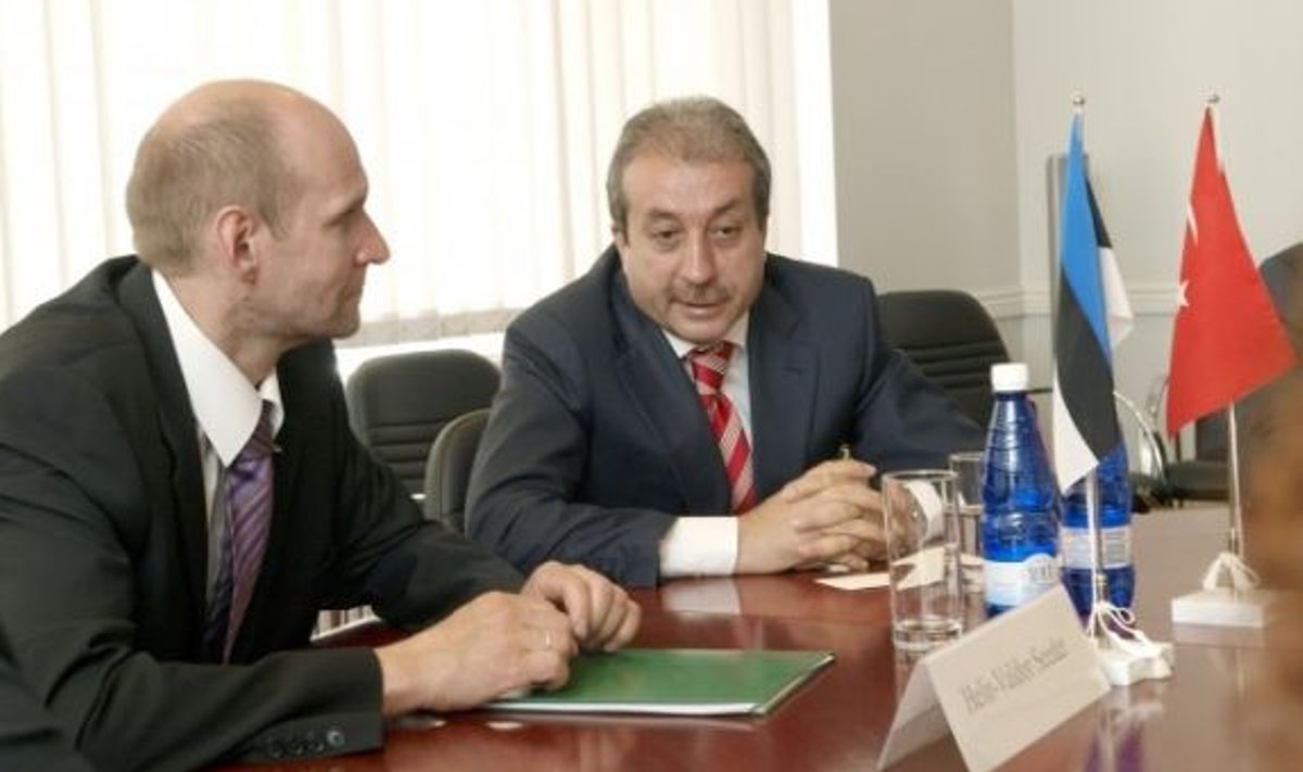 Vasakult Eesti põllumajandusminister Helir- Valdor Seeder ja Türgi põllumajandusminister H.E. Mehmet Mehdi Eker 
