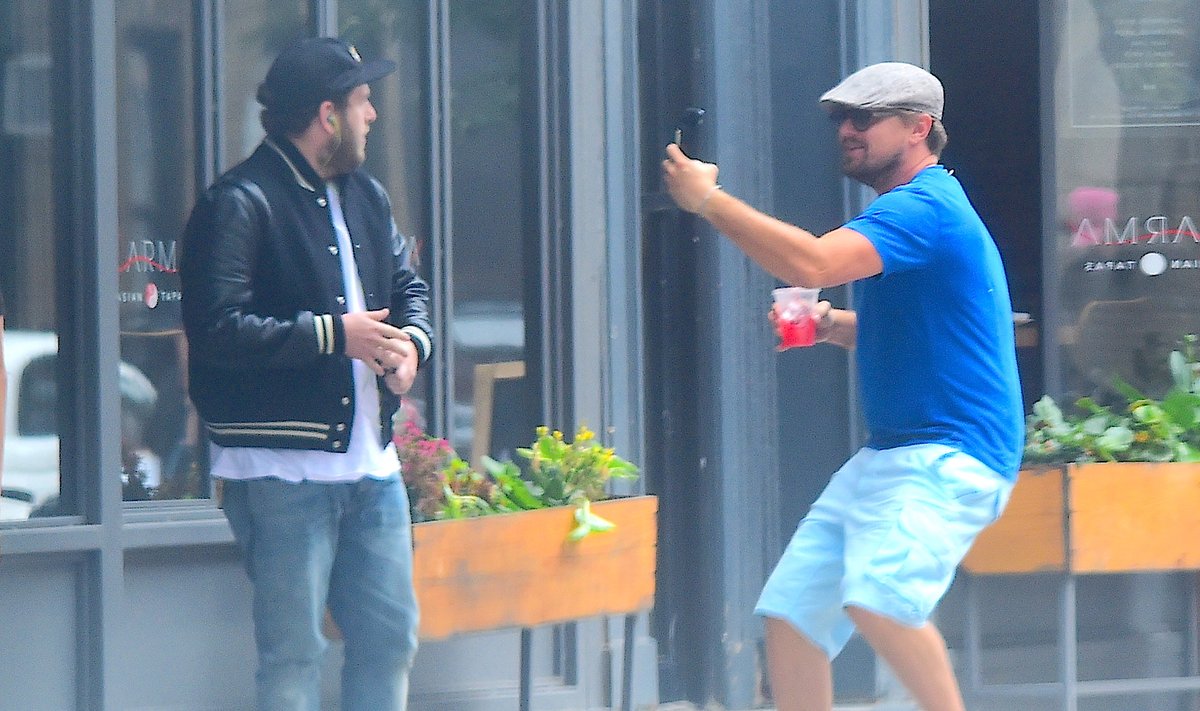 EXCLUSIVE: ** PREMIUM EXCLUSIVE RATES APPLY**  ** STRICTLY NO WEB UNTIL 11.30AM GMT AUGUST 2ND 2016** Leonardo Dicaprio Sneak Attacks Wolf of Wall Street Co-Star Jonah Hill after spotting him on the street