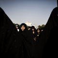 Islamiriigi naised avaldasid õpetussõnad: abielluda võib 9-aastaselt, edasi peab olema pilkude eest varjatud