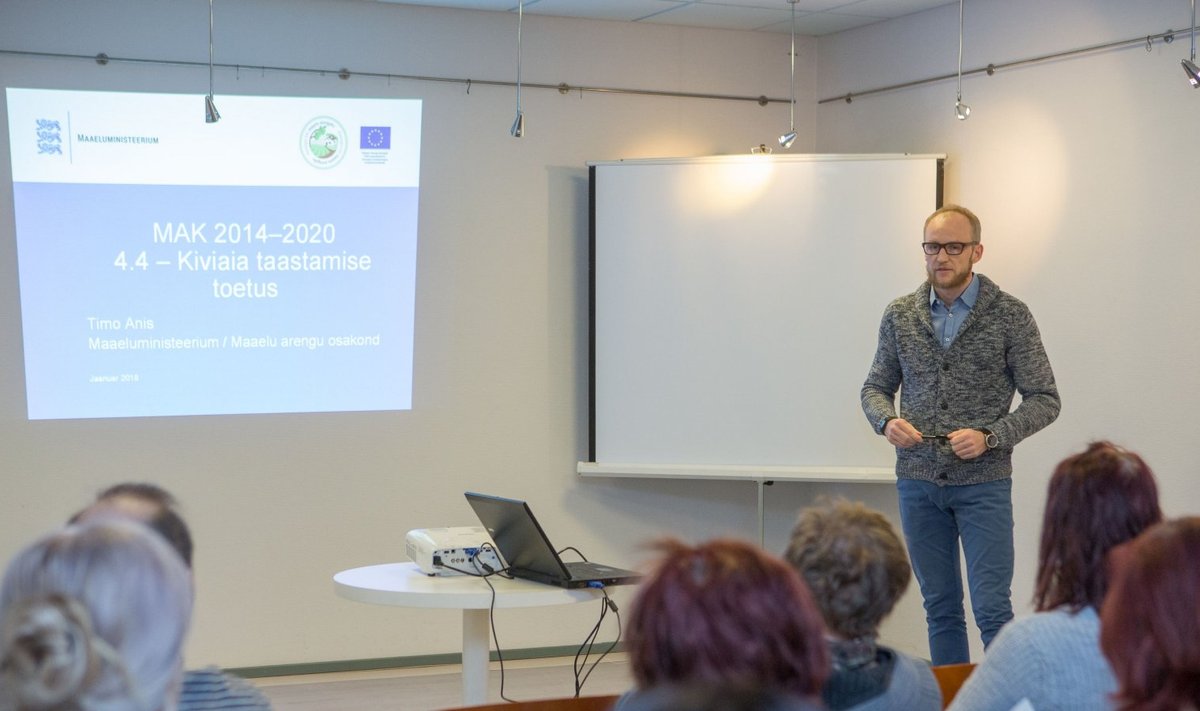 Maaeluministeeriumi põllumajanduskeskkonna büroo peaspetsialist Timo Anis tutvustas infopäeval kiviaia taastamisega seotud nõudeid.