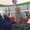 ВИДЕО RusDelfi | Продавцы на рижском рынке: эстонские перекупщики уже сметают клубнику