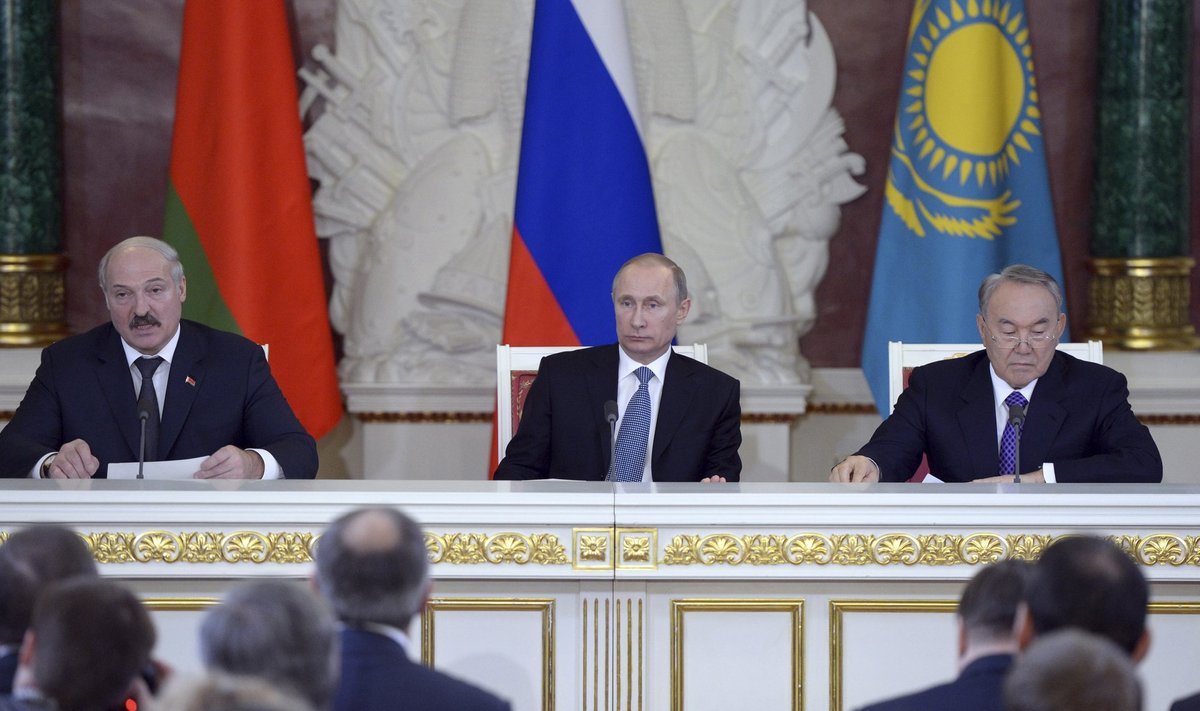 Putin, Lukashenko and Nazarbayev meet with the media after a session of the Supreme Eurasian Economic Council at the Kremlin in Moscow