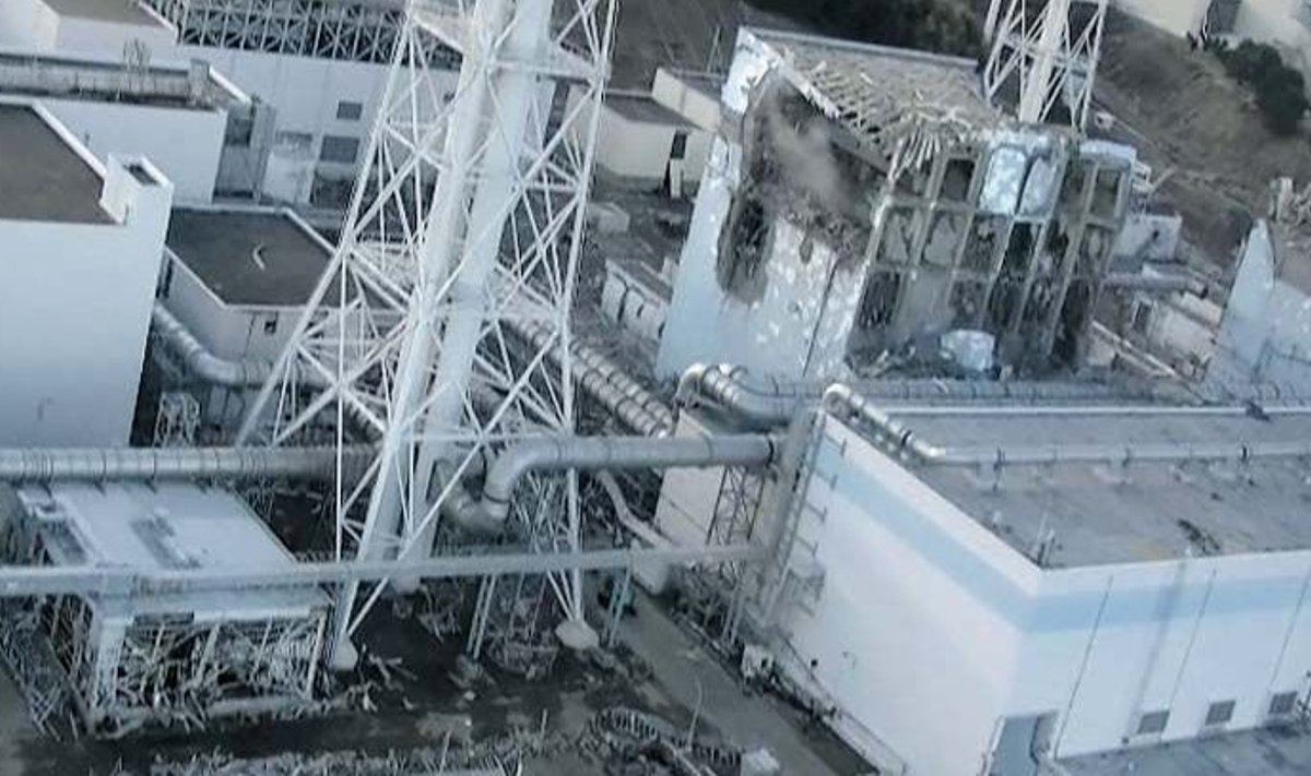 Paari päeva eest helikopterilt tehtud foto näitab Fukushima Daiichi tuumajaama 4. reaktori kahjustusi.