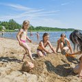 На пляжах Таллинна выдают инфобраслеты для детей, чтобы они не потерялись