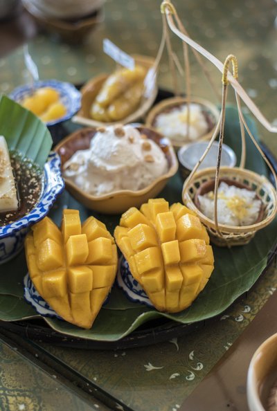 Tai magustoidud pole kuigi kuulsad ja isegi Chanthaburis on kõige turvalisem valida hooajalised puuviljad – muidugi kookosejäätisega.