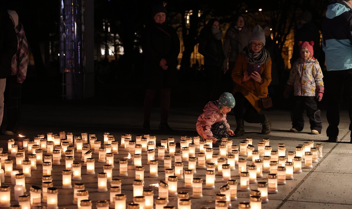 Свечи в память о жертвах мартовской депортации