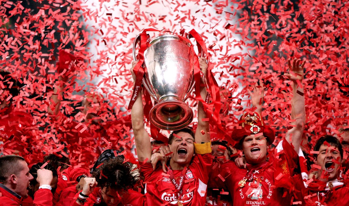 Liverpool 2005. aasta triumfi tähistamas.