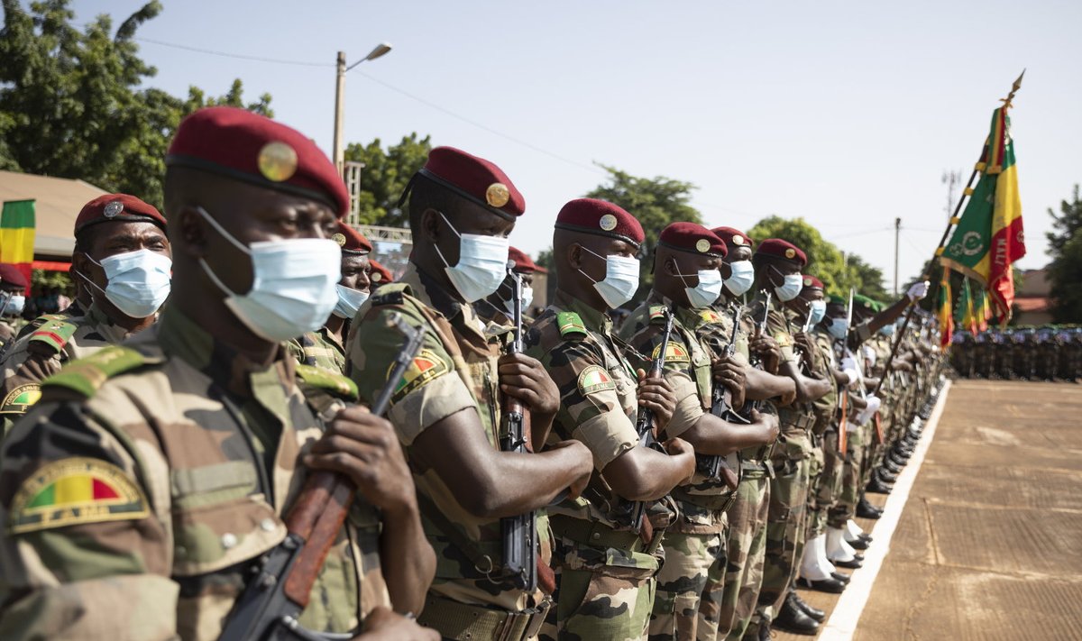 Mali sõdurid 22. septembril 2020 riigi 60. iseseisvus-aastapäeva tähistamas. (foto: EPA / Scanpix)