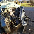 ФОТО и ВИДЕО | В Ляэне-Вирумаа столкнулись легковушка и грузовик. Погибла 22-летняя женщина