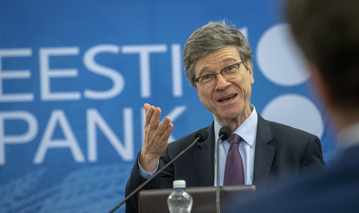 Suurepärane esineja Jeffrey Sachs ei lasknud end Eesti Panga juubeliüritusel PowerPointi suurele ekraanile näitamise võimatusest segada.