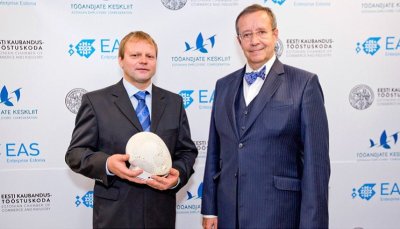 2014. aasta ettevõtte juht Andry Prodel (vasakul) ja president Toomas Hendrik Ilves auhinnagalal.
