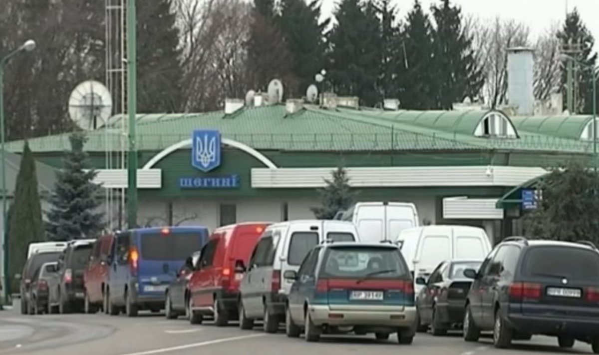 2. märtsil kuulutas Venemaa Pervõi Kanal, et Ukraina kodanikud põgenevad massiliselt Venemaale. Selle tõenduseks näidati videoklippi, kus autode järjekord ummistab piiripunkti. Tegelikult filmiti Ukrainast Poolasse suundujaid. 