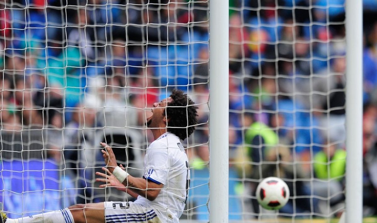 Madridi Reali kaitsja Marcelo on ahastuses, pall on taas väravas, jalgpall