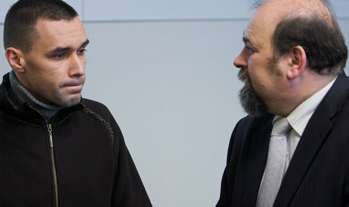 Vjatšeslav Bajuk (vasakul) ja tema kaitsja Aleksandr Kustov tänasel kohtuistungil.