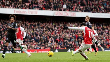 Arsenal sai Inglismaal suureskoorilise võidu ja vähendas liidriga vahet