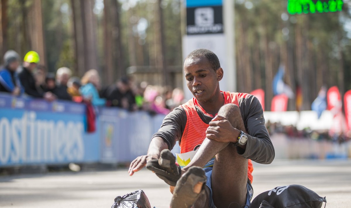 Ibrahim Mukunga Tartu jooksumaratoni finišis