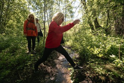 Kokandusguru Lia Virkus naistematka nautimas. Käesoleva ürituse tarbeks avas Fjällräven vaid üheks päevaks 2-kilomeetrise matkalõigu, mis kulges Jägala rippsillast Taju Restoni. Matkatee on osa kultuuriloolisest palverännuteest Pirita kloostrist Vana-Vastseliinani.