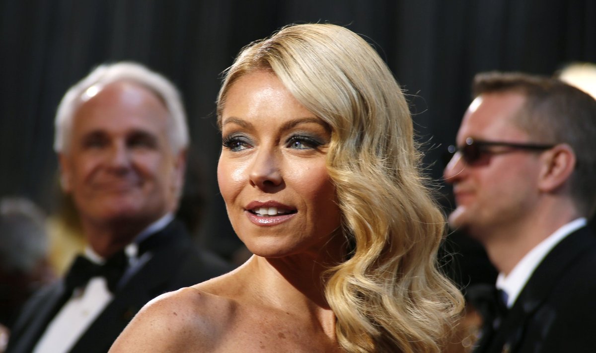 Kelly Ripa arrives at the 85th Academy Awards in Hollywood