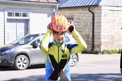 Kersti Kaljulaid startis jalgrattal 54 km pikkusele distantsile