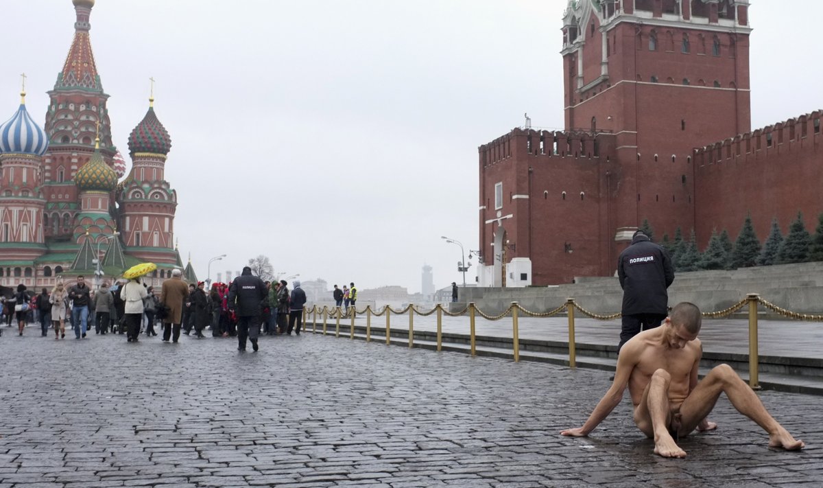 30. juunil on eetris Vene režissööri Darja Hrenova film “Pavlenski. Alasti elu”. Pjotr Pavlenski, kaasaja Venemaa kõige mässavam kunstnik, on valinud oma perfor­mance’ite väljendusvahendiks enda keha.