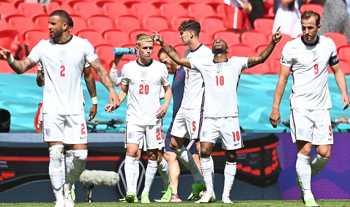 Inglismaa jalgpallikoondislased tähistamas väravat, mis tõi neile Horvaatia üle 1:0 võidu.