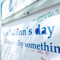 FOTOD | Pliiats pihku! Tallinn ootab südalinna toodud tahvlitel linlaste õnnesoove