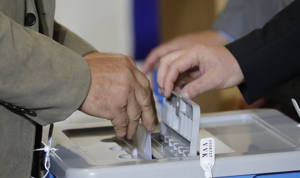 E-hääletamine on senise seisuga üle kahe korra populaarsem variant kui valimisjaoskonnas sedeli täitmine.