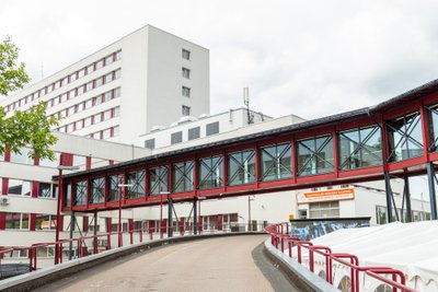 Этим летом между двумя зданиями Ляэне-Таллиннской центральной больницы открыли соединительную галерею длиной 120 метров. 