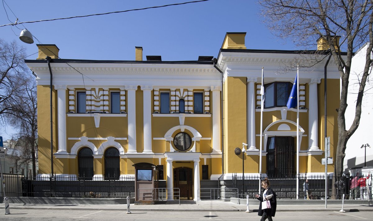 Эстонское посольство в Москве тонет под количеством звонков и заявлений на получение визы