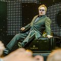 VIDEO: Elton John karjus turvameestele roppusi ja ähvardas lavalt minema kõndida