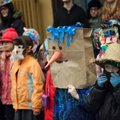 ФОТО и ВИДЕО DELFI: Ряженые в гостях у Рийгикогу, или "Дети — важнейший природный ресурс Эстонии"