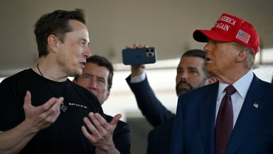 SpaceX katsetas Starshipi, kuid ei suutnud seda maandumisel taas „kinni püüda“. Starti jälgis Musk koos Trumpiga