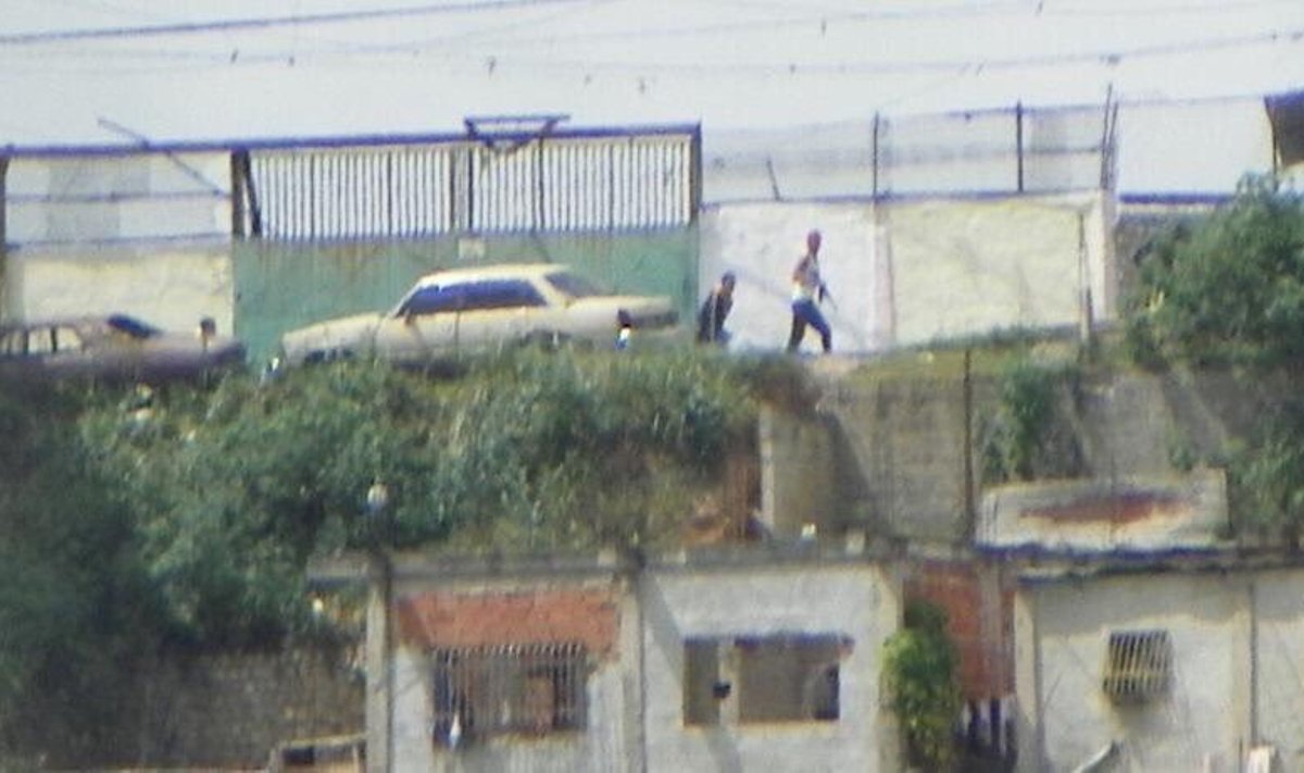 Väidetavad gängiliikmed, kes Caracases politseiga tulevahetust pidasid.