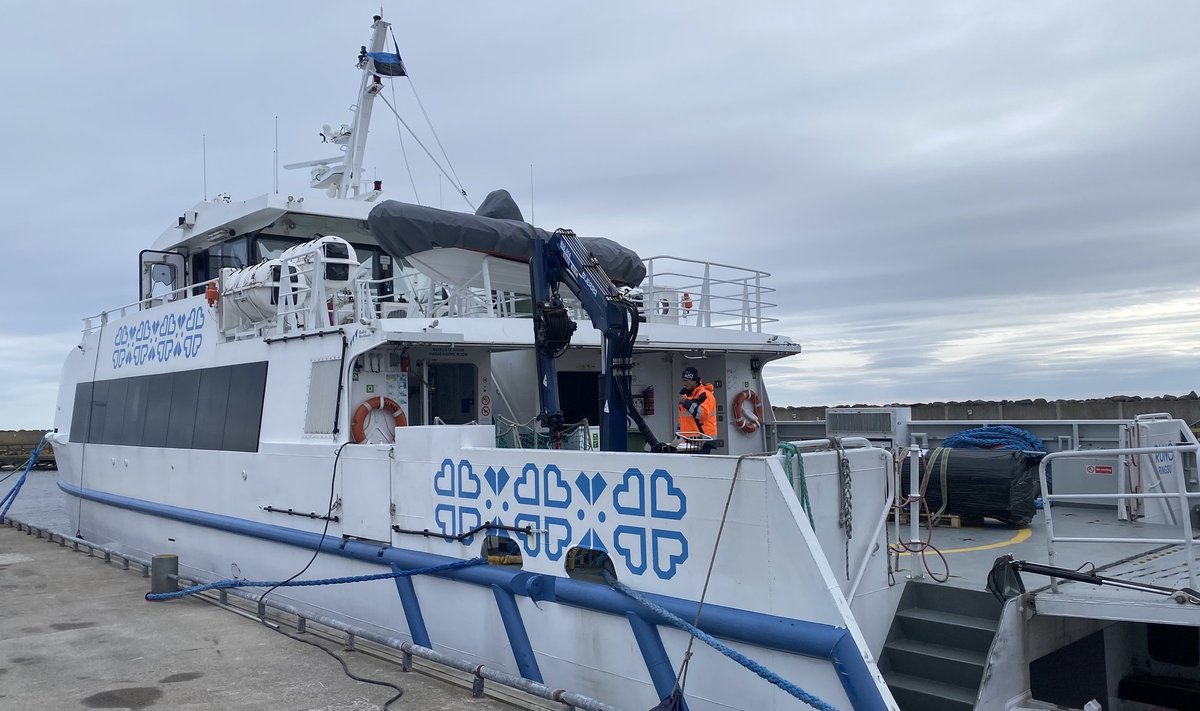 Parvlaev Runö alustas mais navigatsioonihooaega. Oktoobri lõpuni transpordib laev inimesi Pärnust, Munalaiult ja Roomassaarest Ruhnu ning viib saarelt minema.