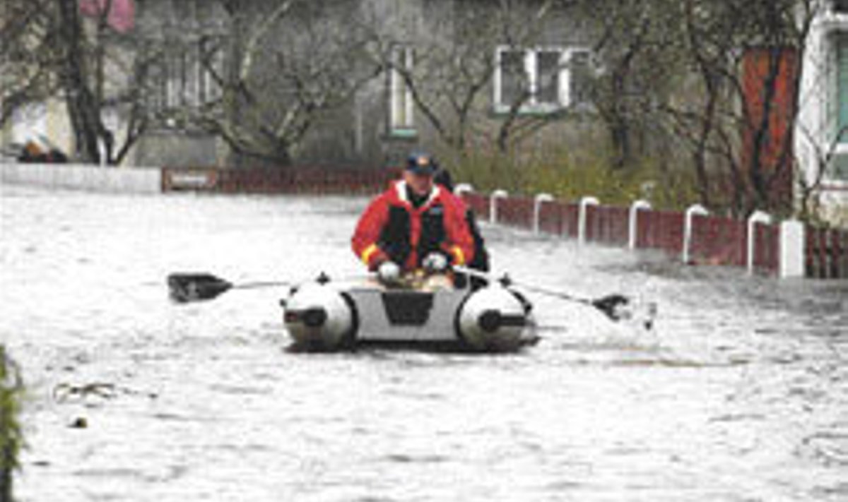 Torm ning üleujutused on kindlustusseltsidele toonud sadu kahjuteateid.