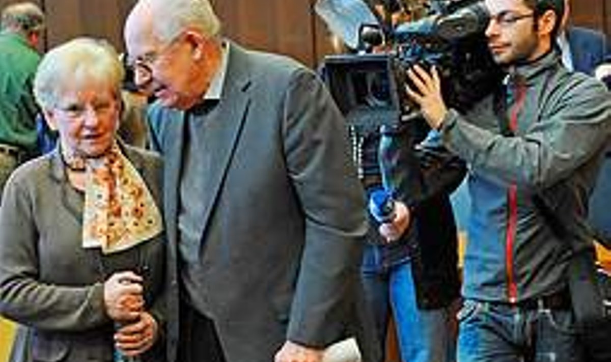 JÕUGUJUHT: Roland König sai inimröövi eest kuus aastat vanglat, abikaasa Sieglinde pääses tingimisi karistusega. Oliver Lang / Ddp / Scanpix
