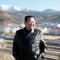 В Северной Корее простым гражданам запретили носить кожаные плащи. Все из-за модных пристрастий лидера страны