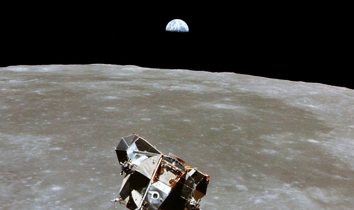 Apollo 11 kuumoodul meie kaaslasele laskumas. 